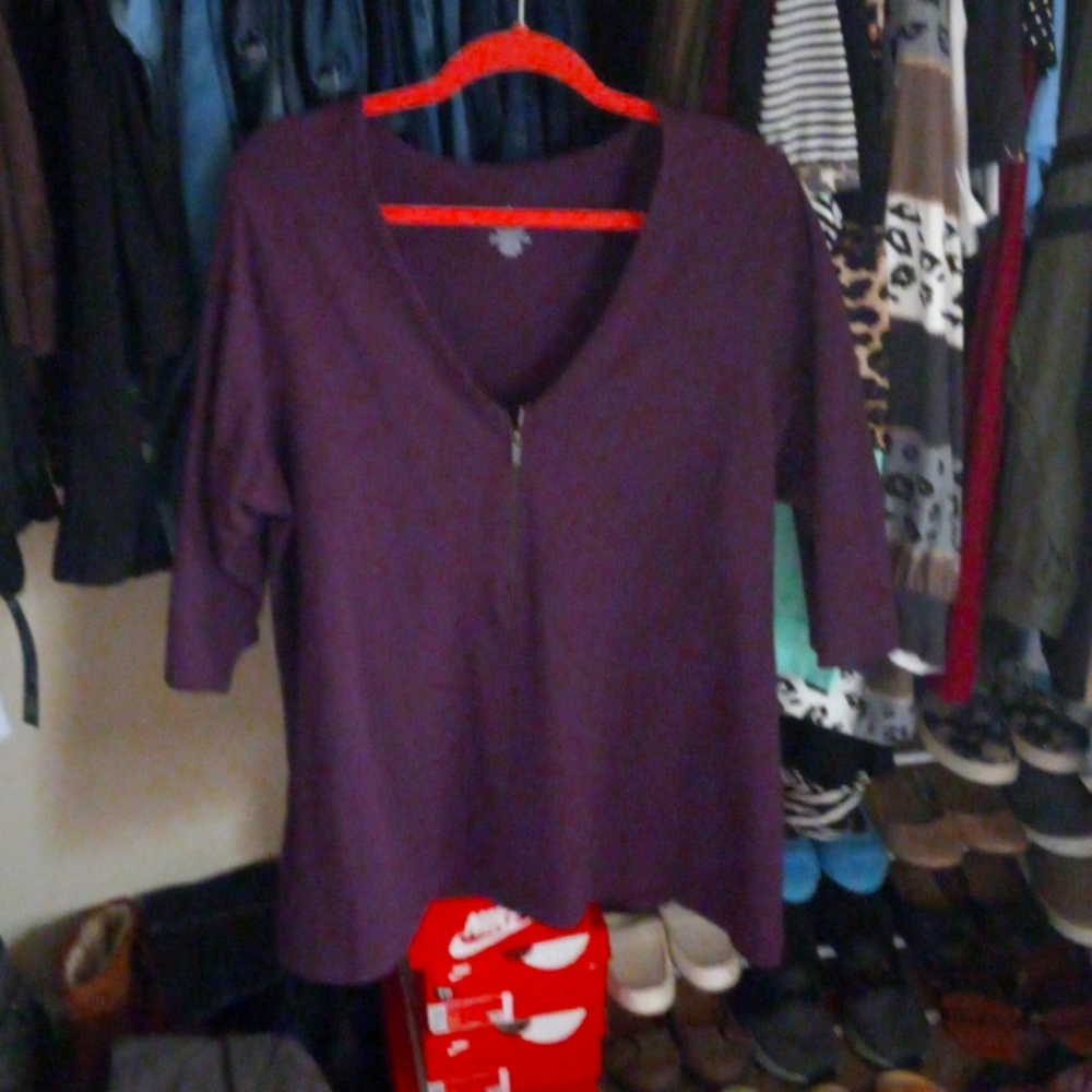 3/4 sleeved Stretch Torrid shirt